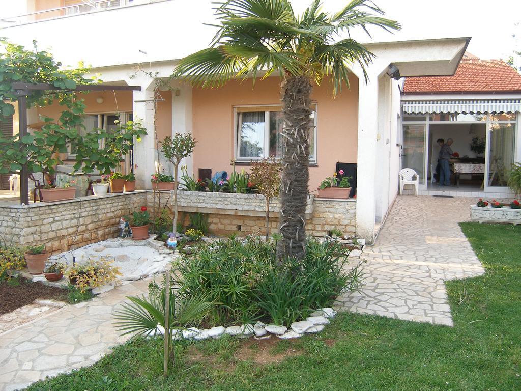 Guest House Marta Medulin Exterior foto