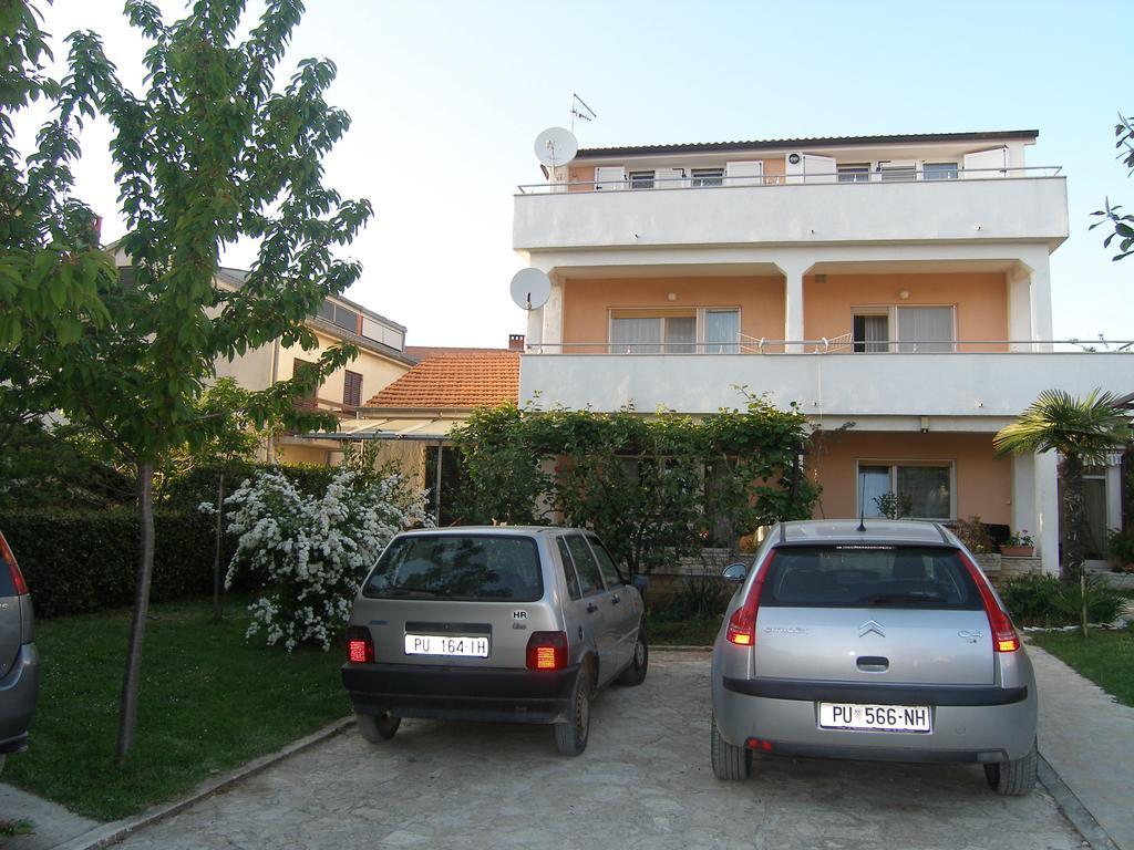 Guest House Marta Medulin Exterior foto